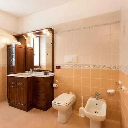 Easy Welcome Casa Castello - Bellagio בית נופש